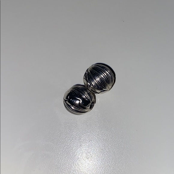 2 Pandora clips